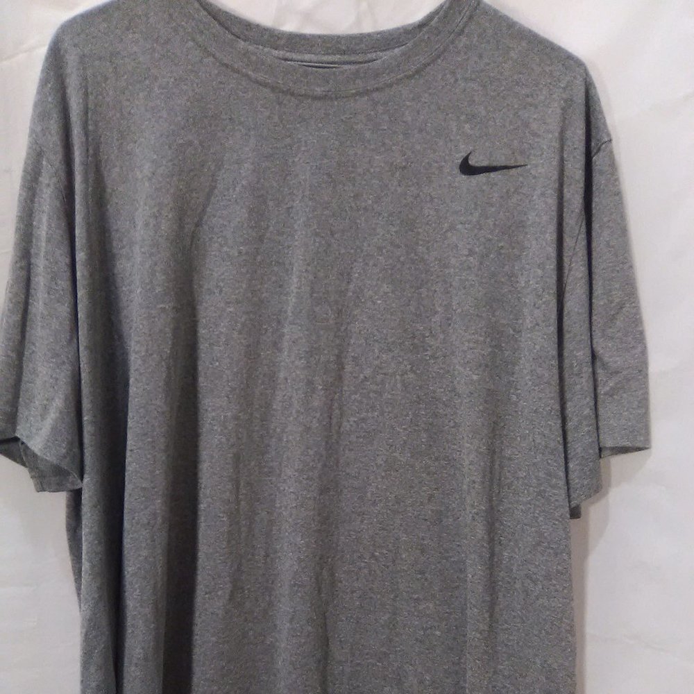 Nike Dri- Fit  Athletic Men's Short Sleeve Shirt Color Gray Size XXL